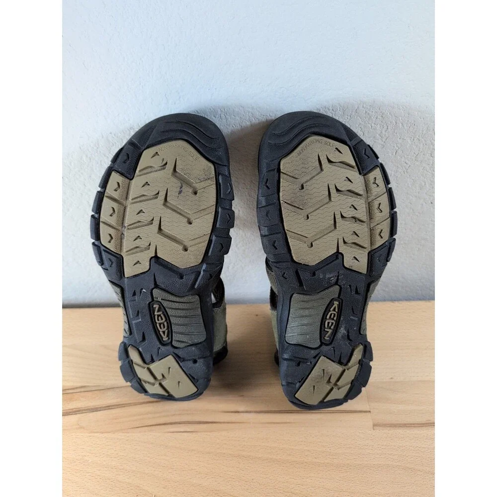 Mens KEEN Newport H2 Sandals in Green Size 8.5